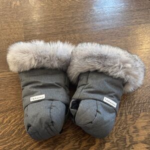 Gray Stroller attach mittens  7 a.m. enfant